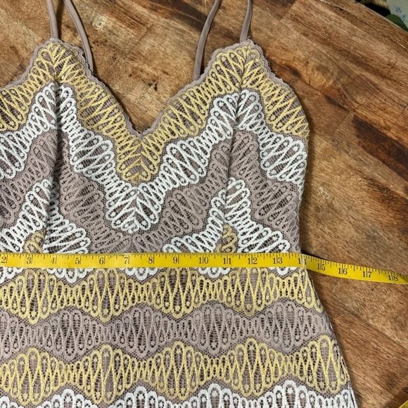 Storia Lace Slip Dress Womens M Open Back Above Knee Adjustable Straps V-neck - Picture 10 of 16